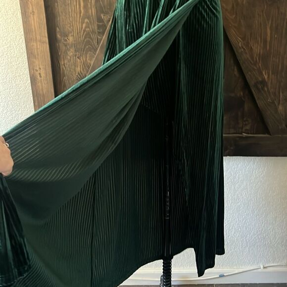 NWT Simplee High Slit Backless Cross Strap Evening Gown - Picture 4 of 11